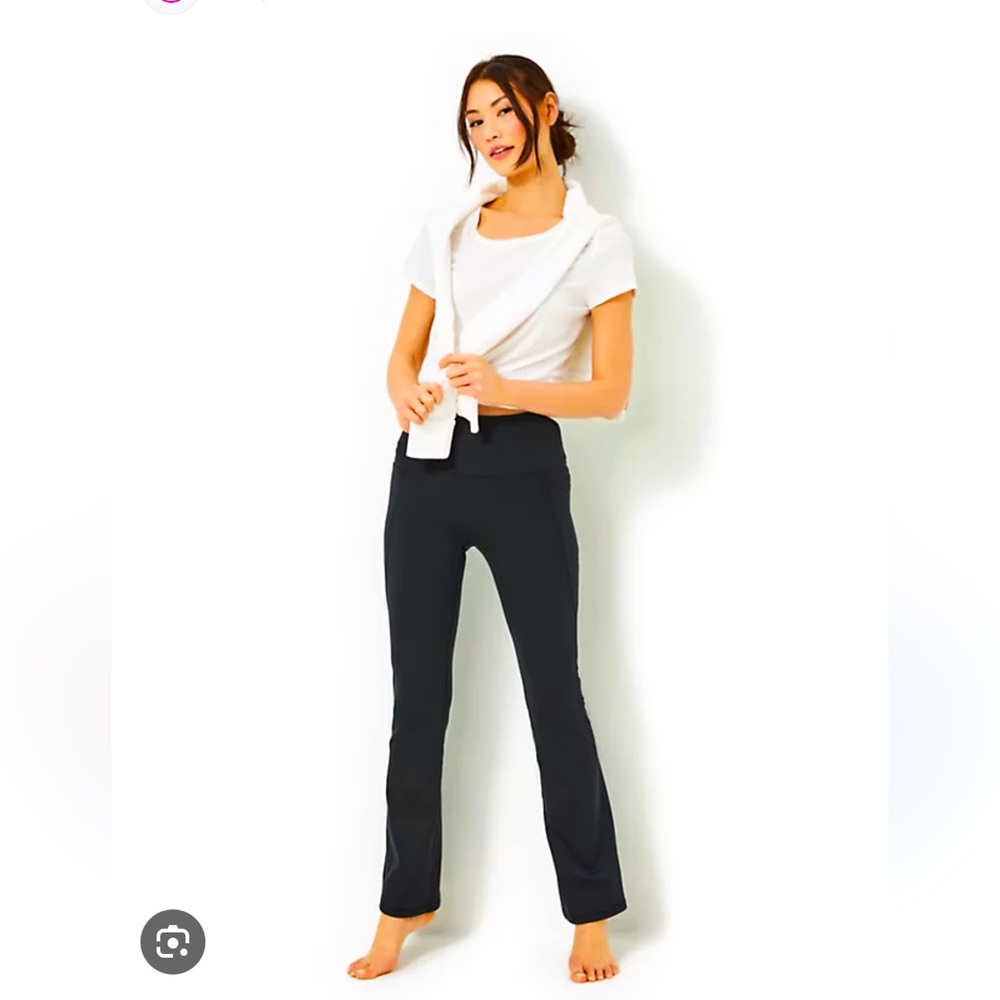 Lilly Pulitzer UPF 50+ Luxletic 31.5" Carpe Vita Flare Legging
Color:Onyx
XXS